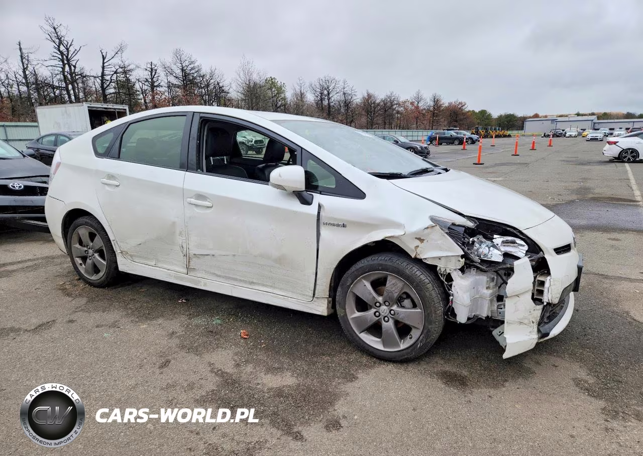 2015 Toyota Prius Persona Series VIN:JTDKN3DU2F0419694 - 4