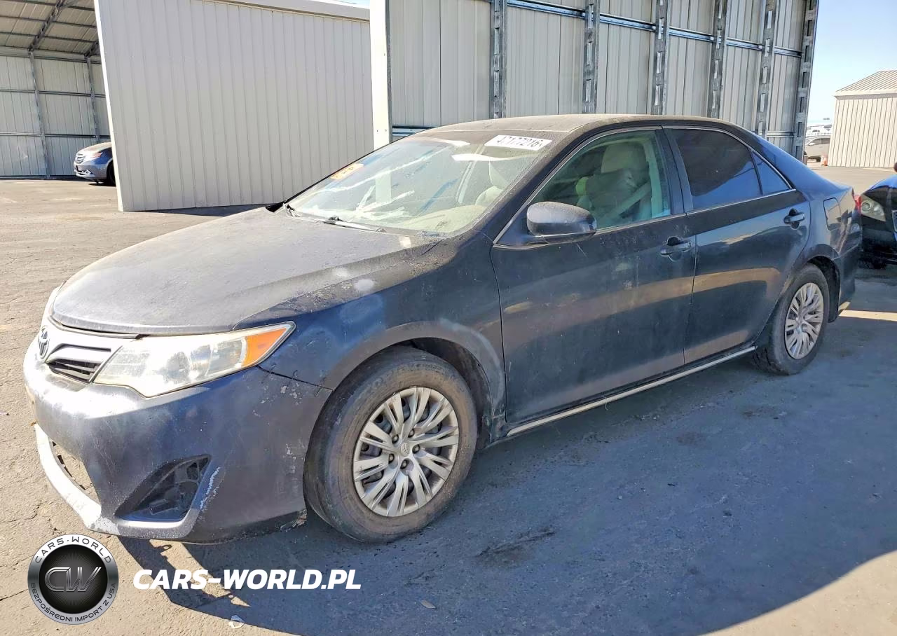 2014 Toyota Camry Le – zdjęcie 1 z 12