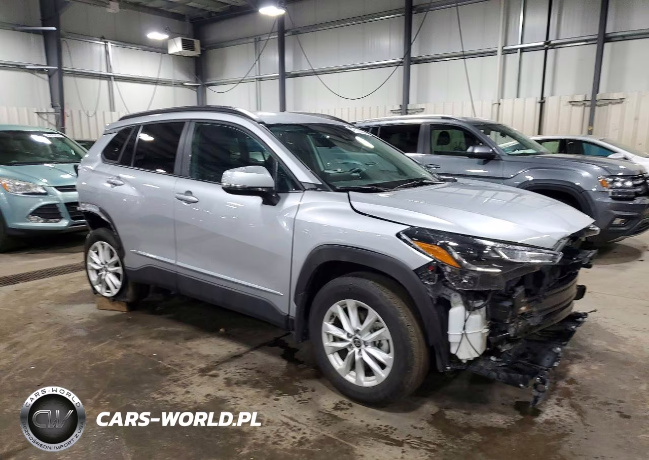2022 Toyota Corolla Cross Le VIN:7MUCAABG4NV043454 - 4