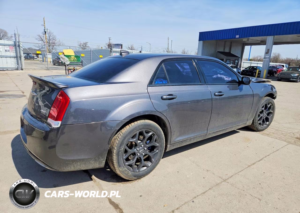 2019 Chrysler 300 S VIN:2C3CCAGG2KH569772 - 3