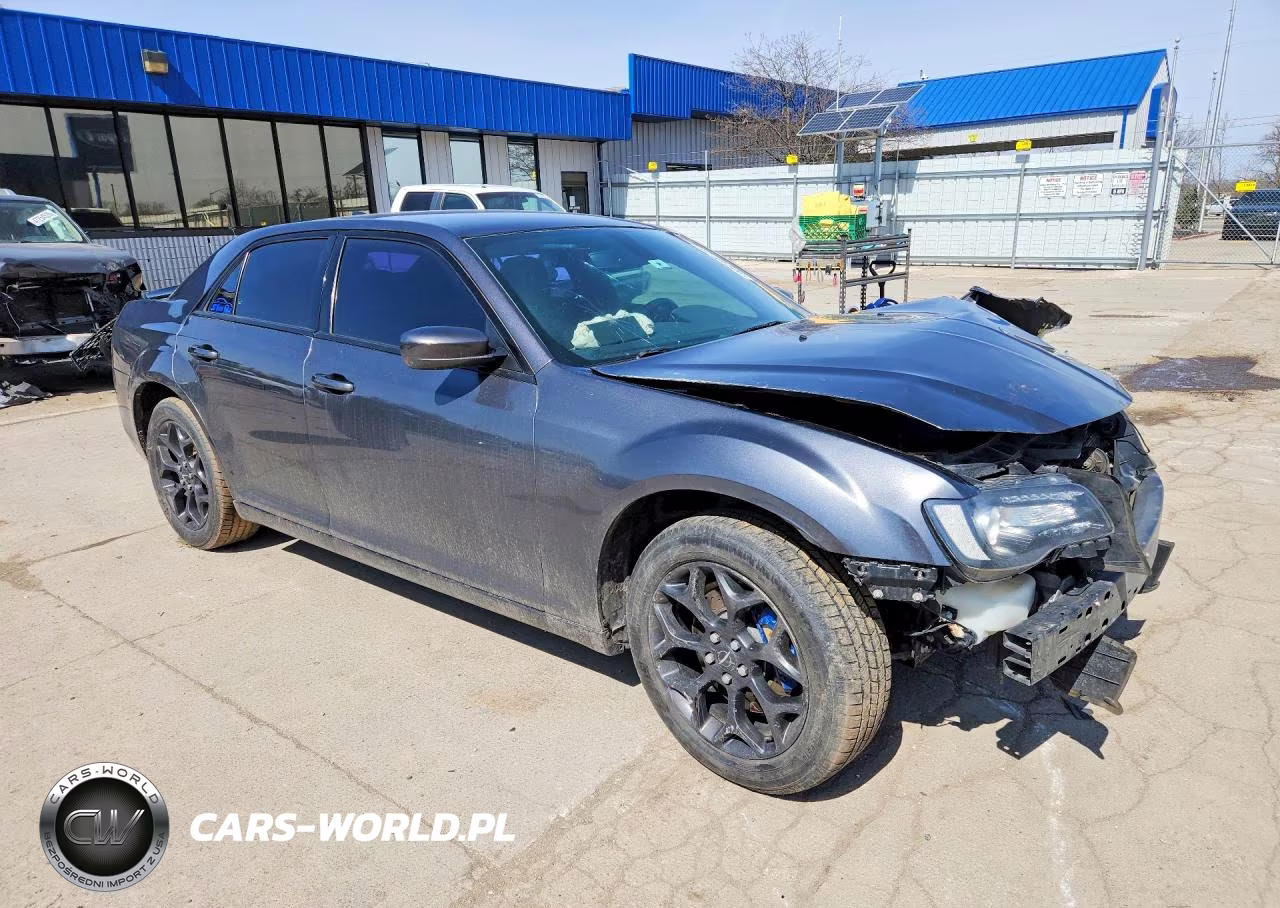 2019 Chrysler 300 S VIN:2C3CCAGG2KH569772 - 4