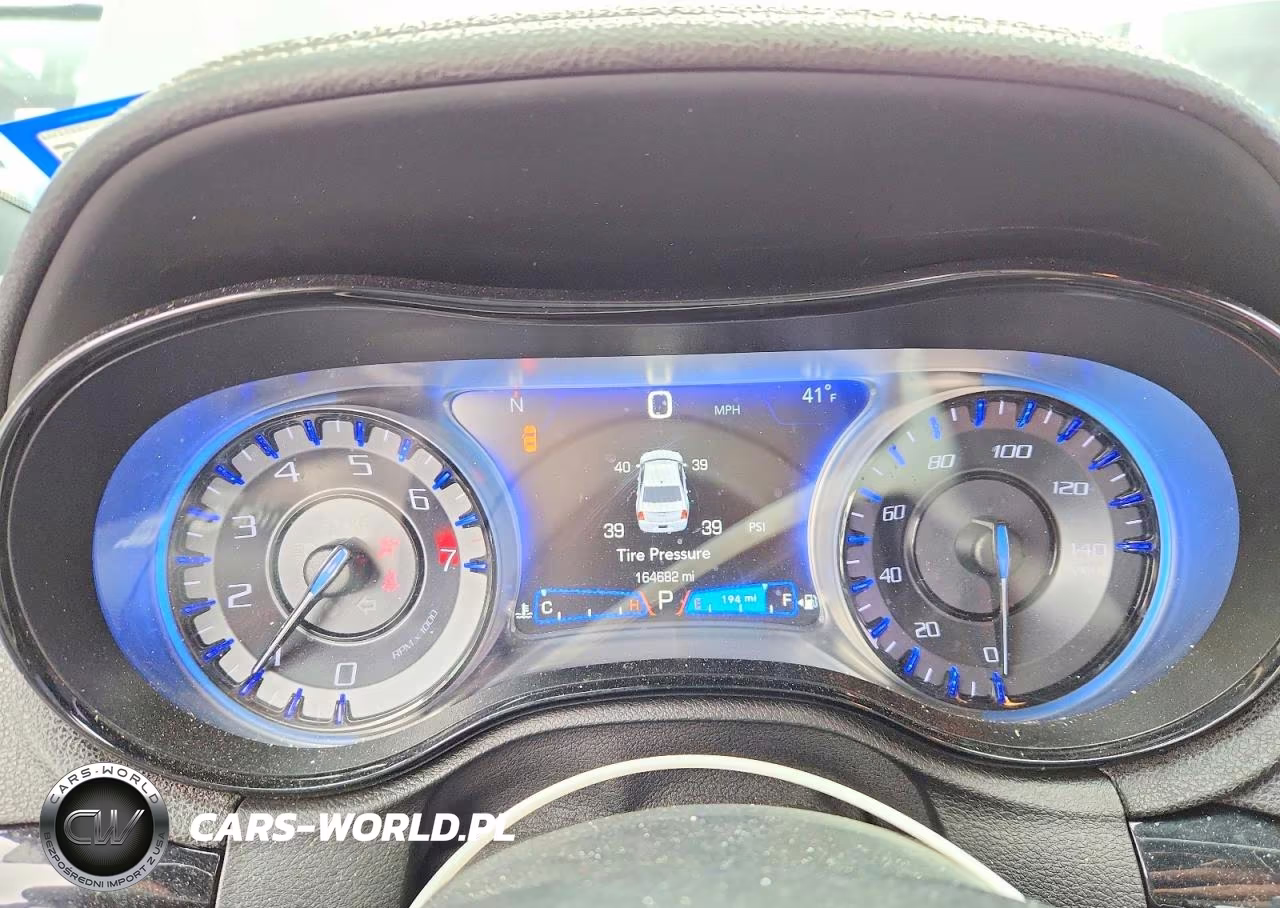 2019 Chrysler 300 S VIN:2C3CCAGG2KH569772 - 9