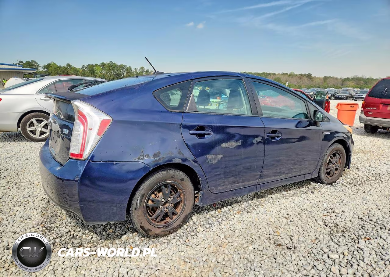 2013 Toyota Prius Four VIN:JTDKN3DU5D0346110 - 3
