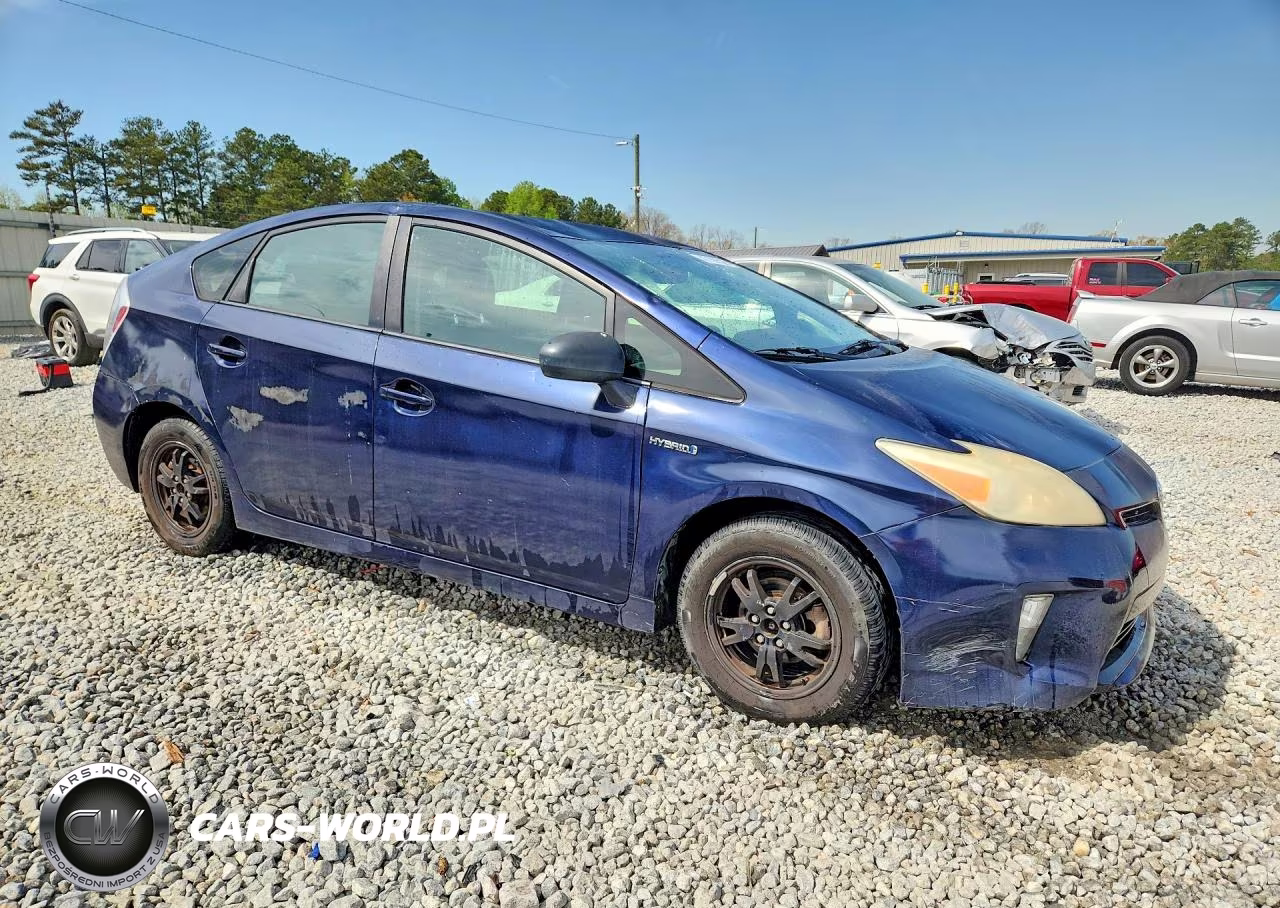 2013 Toyota Prius Four VIN:JTDKN3DU5D0346110 - 4