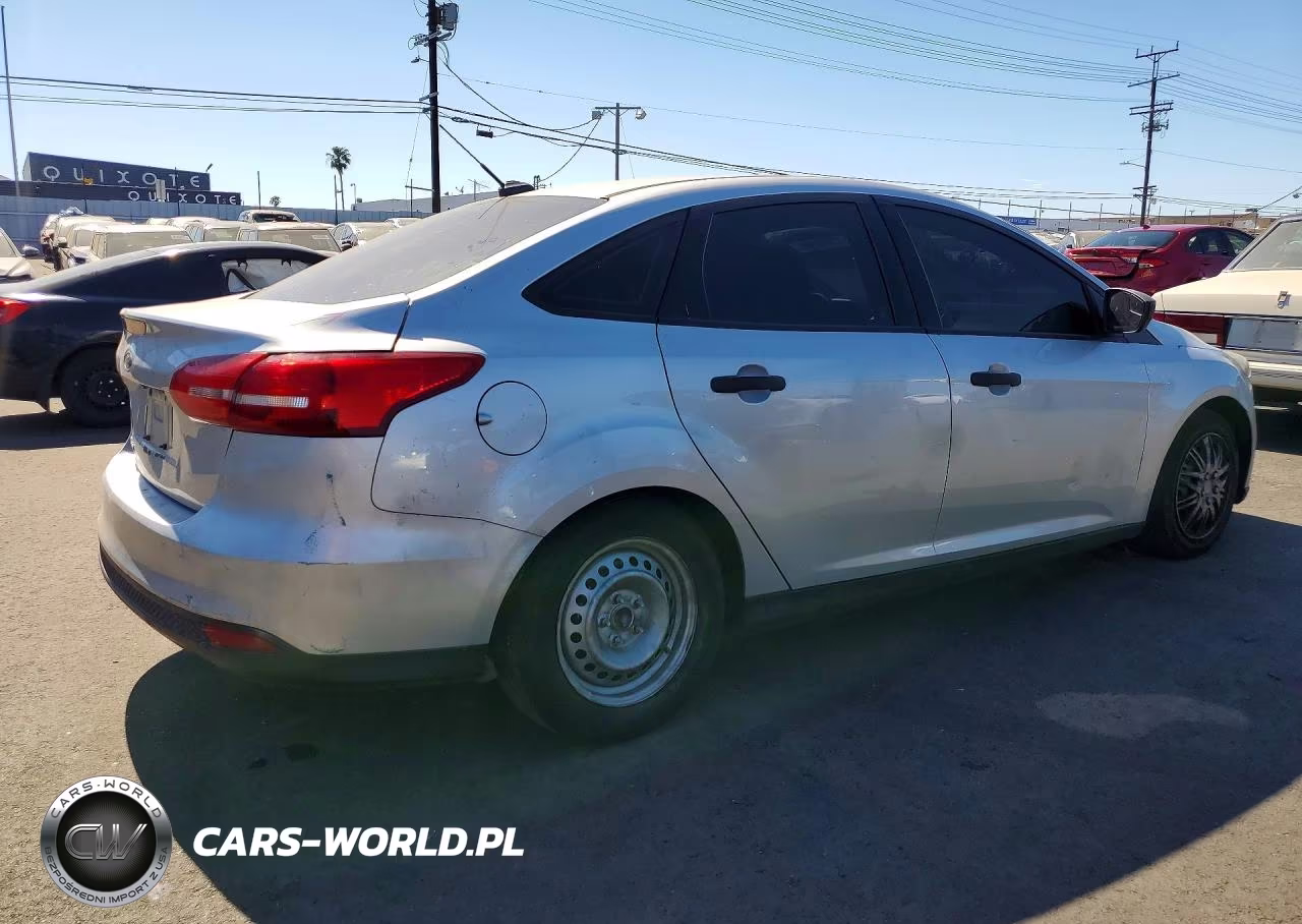 2016 Ford Focus VIN:1FADP3E29GL329237 - 3