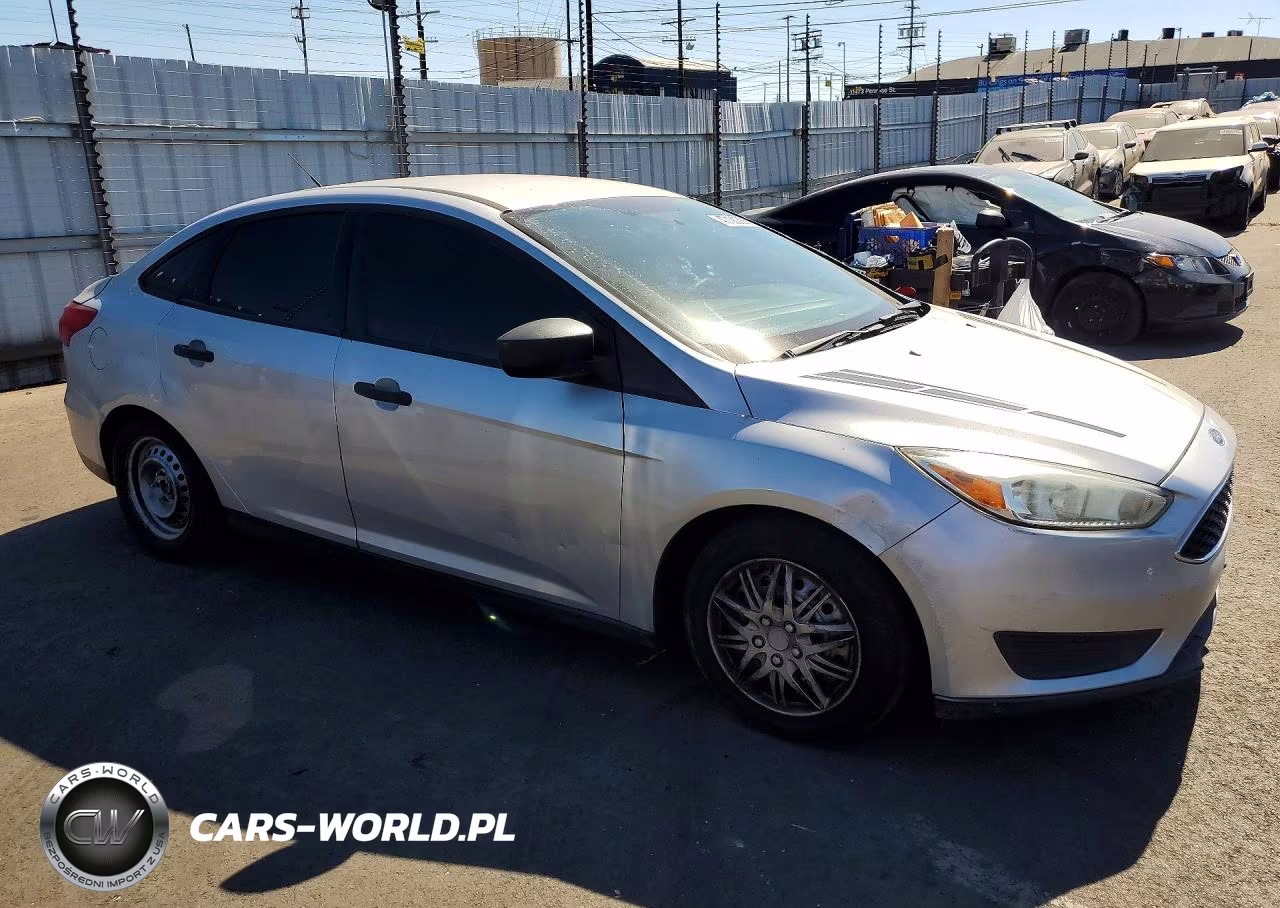 2016 Ford Focus VIN:1FADP3E29GL329237 - 4
