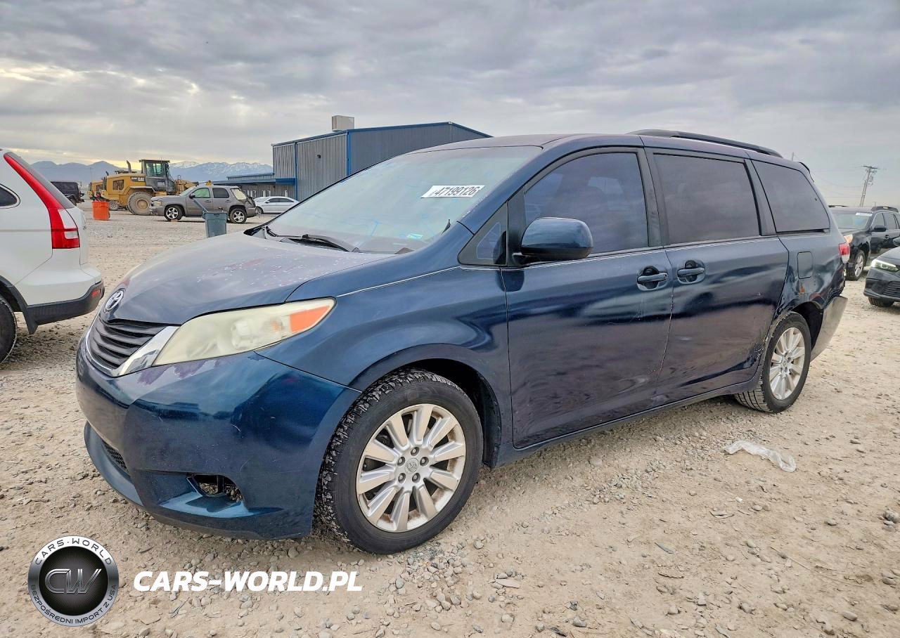 2011 Toyota Sienna Le 7-Passenger