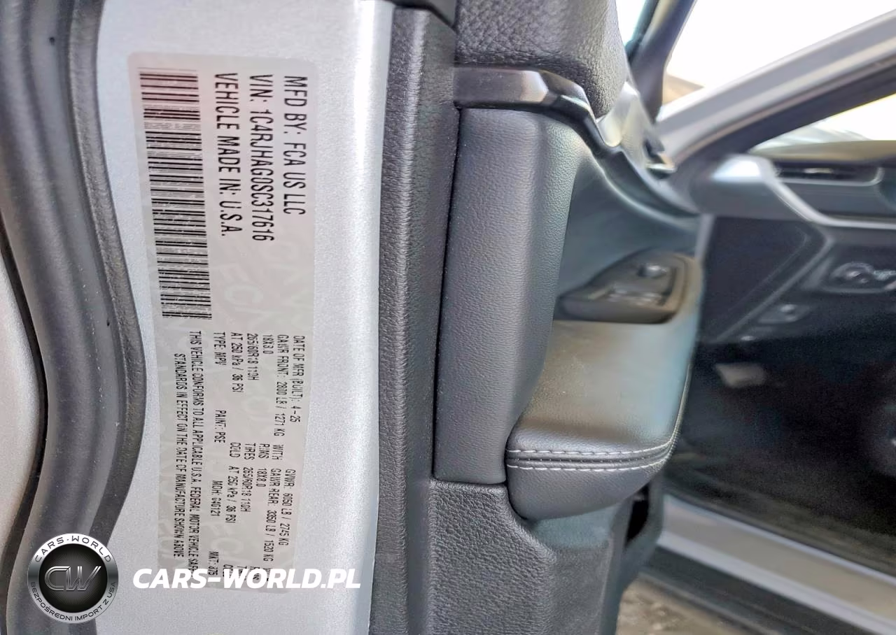 2025 Jeep Grand Cherokee Laredo VIN:1C4RJHAG0SC317616 - 13