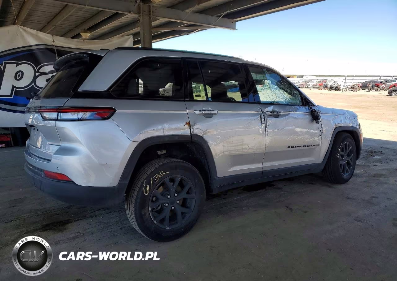 2025 Jeep Grand Cherokee Laredo VIN:1C4RJHAG0SC317616 - 3