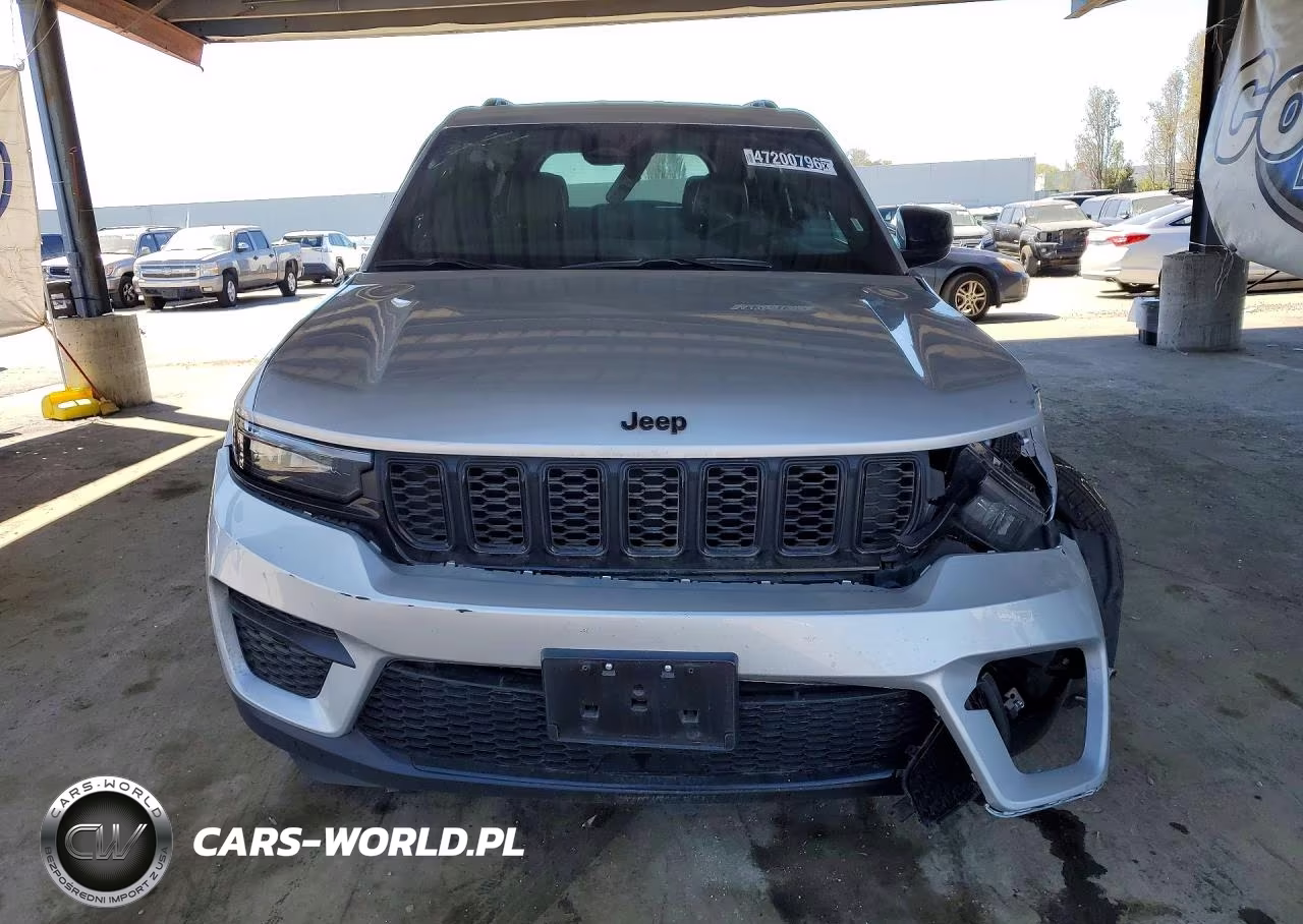 2025 Jeep Grand Cherokee Laredo VIN:1C4RJHAG0SC317616 - 5