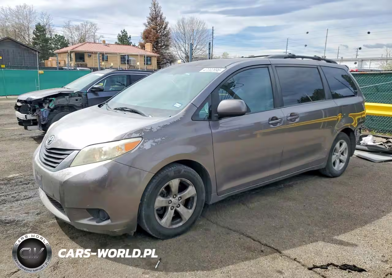 2011 Toyota Sienna Le 8-Passenger