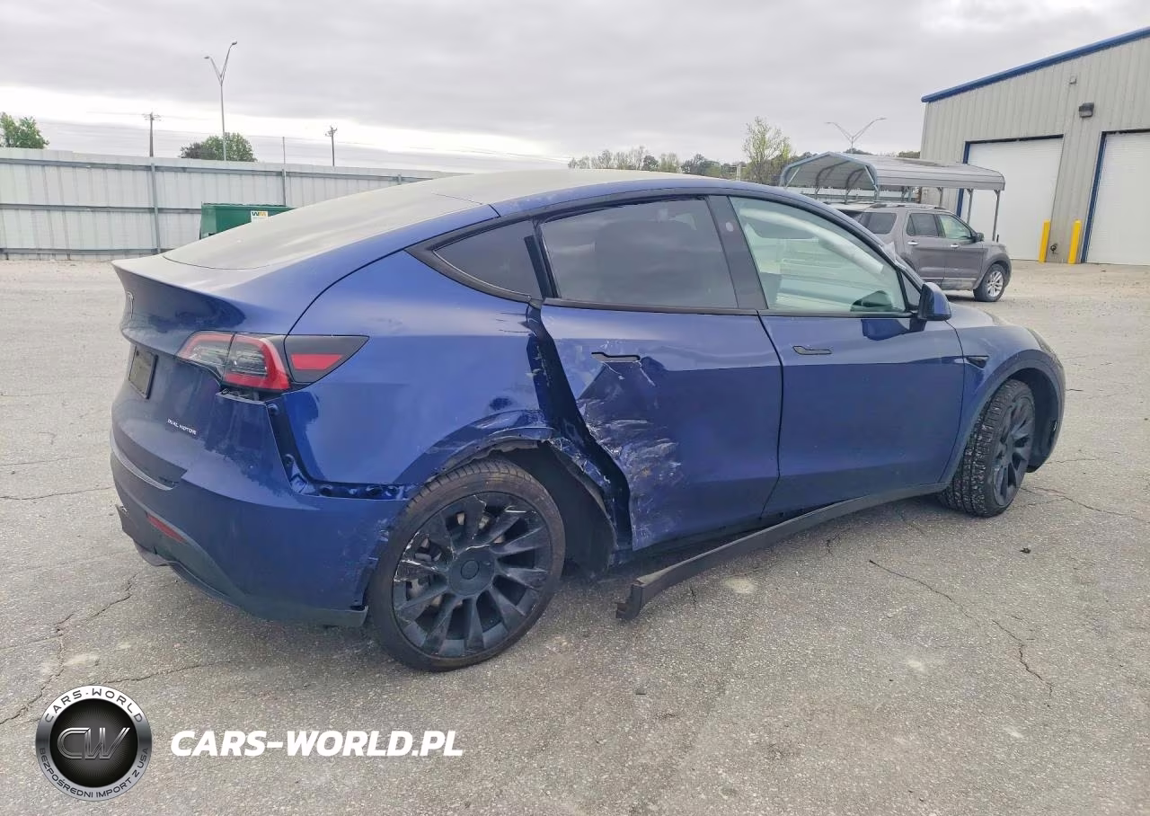 2023 Tesla Model Y VIN:7SAYGDEE8PA150802 - 3
