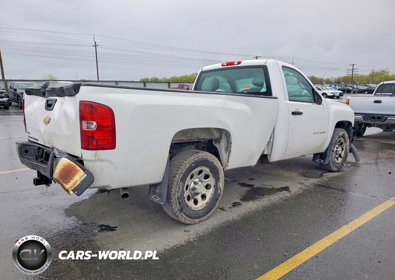 2011 Chevrolet Silverado C1500 VIN:1GCNCPE04BZ403279 - 3