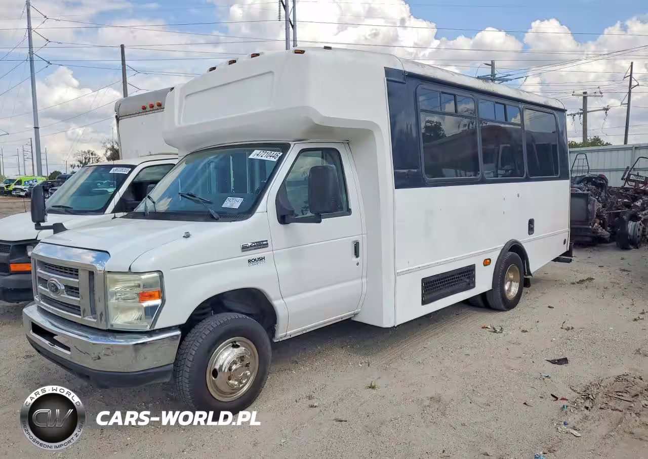 2015 Ford Econoline E450 Super Duty Cutaway Van