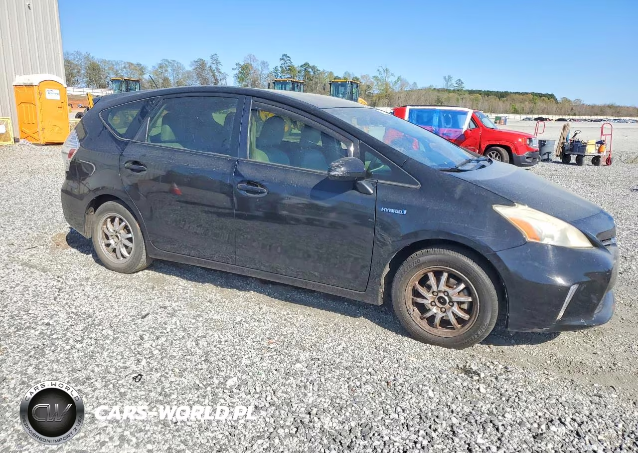 2013 Toyota Prius V Two VIN:JTDZN3EU8D3228628 - 4
