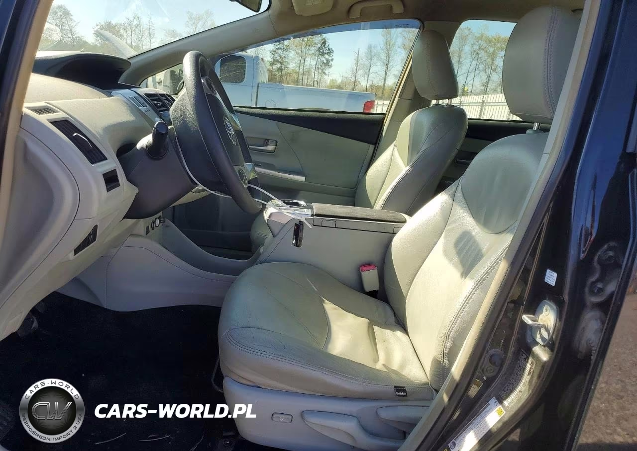 2013 Toyota Prius V Two VIN:JTDZN3EU8D3228628 - 7