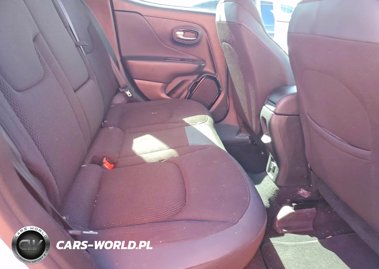 2018 Jeep Renegade Latitude VIN:ZACCJABB4JPH91112 - 10