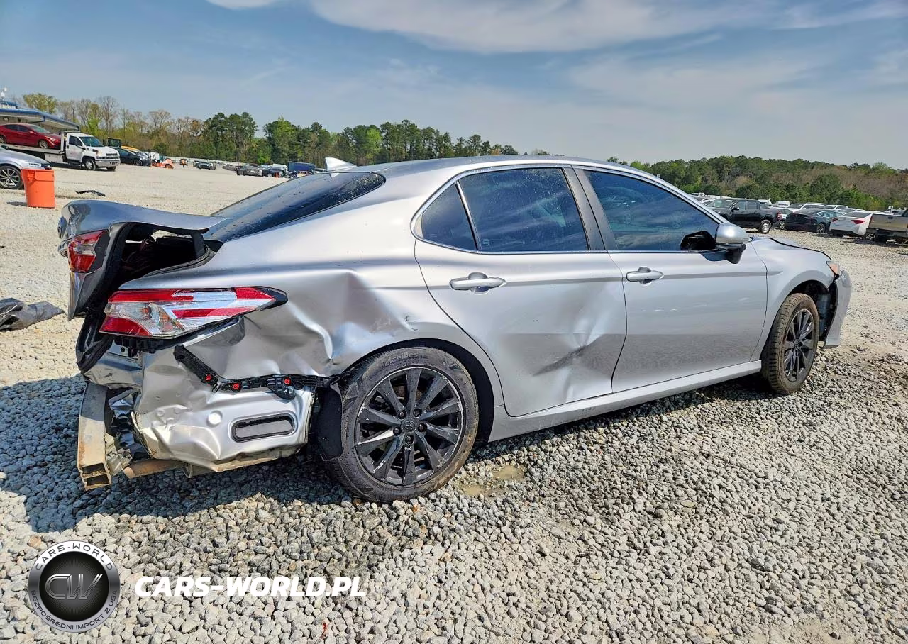 2020 Toyota Camry Le VIN:4T1C11AK2LU925226 - 3