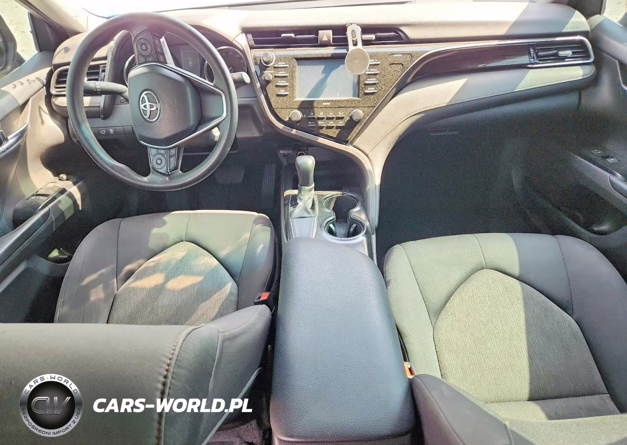 2020 Toyota Camry Le VIN:4T1C11AK2LU925226 - 8