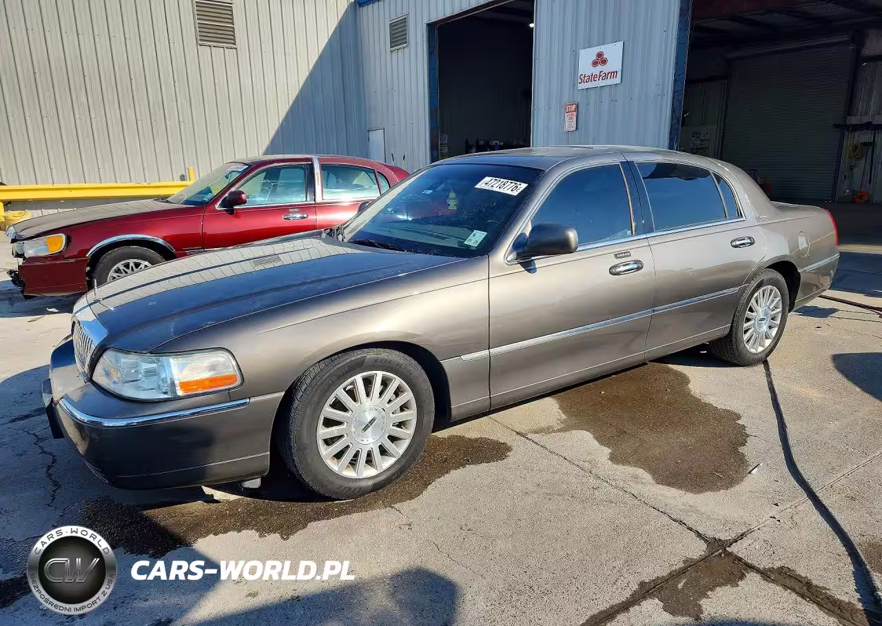 2003 Lincoln Town Car Signature