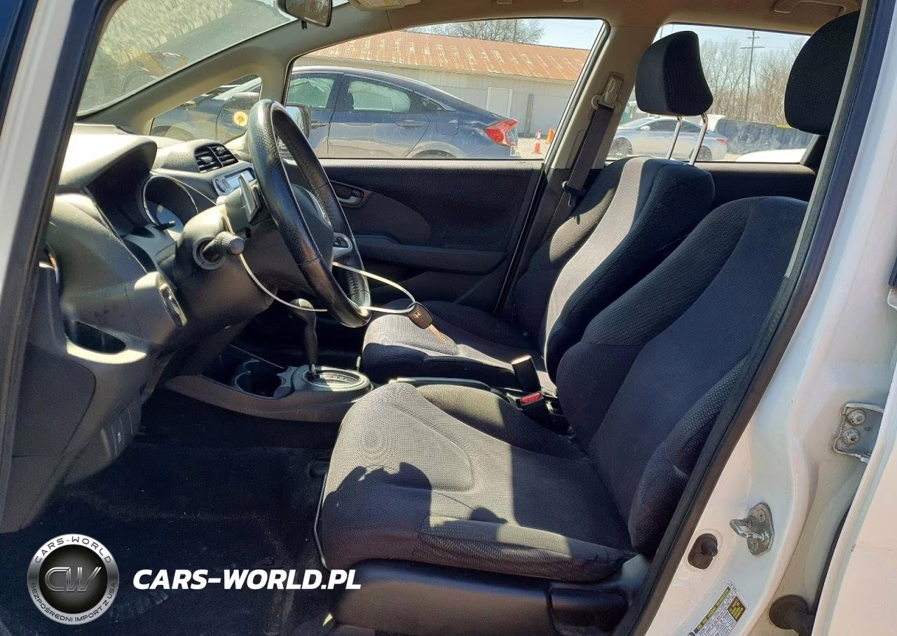 2013 Honda Fit Sport VIN:JHMGE8H58DC074087 - 7