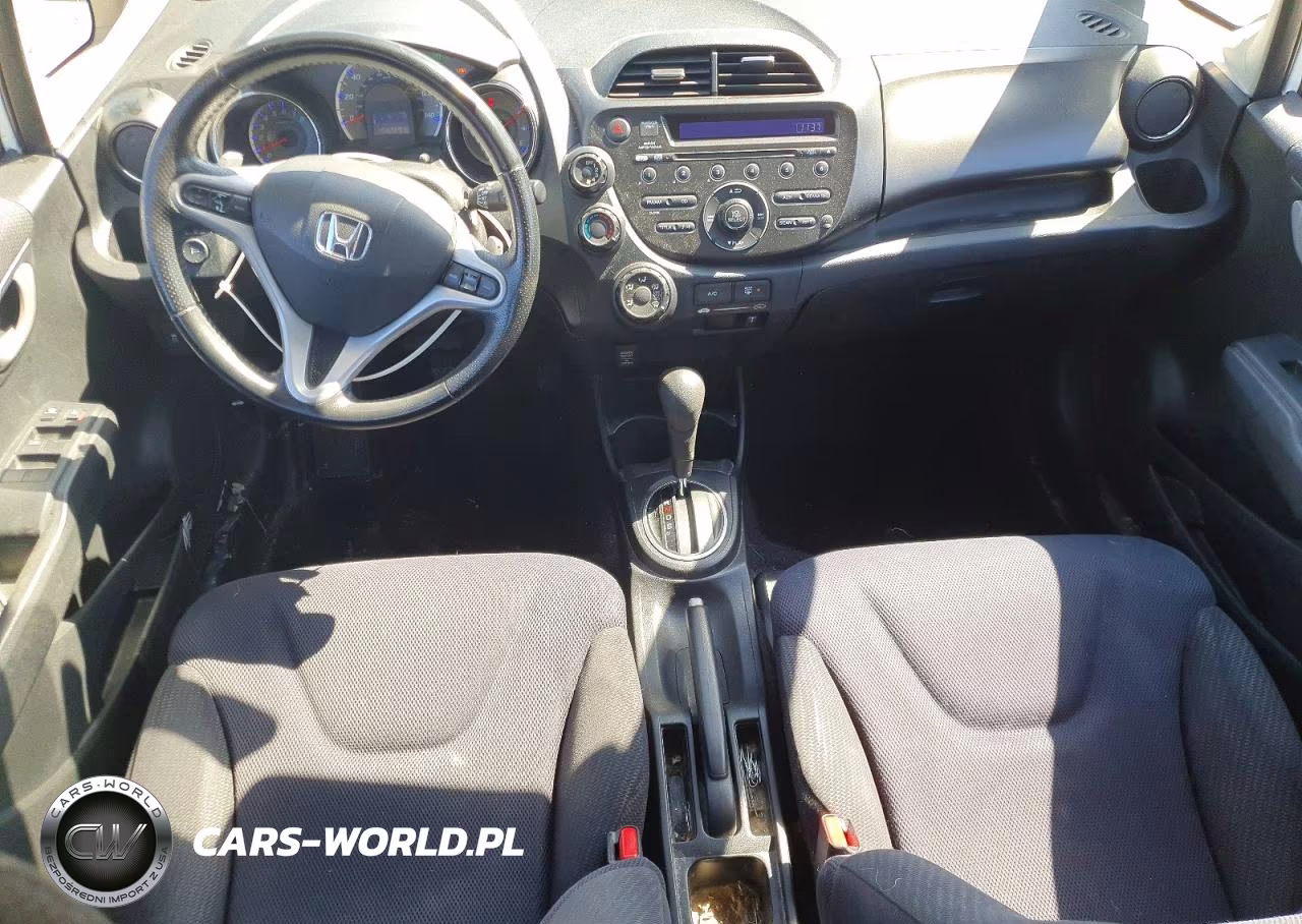 2013 Honda Fit Sport VIN:JHMGE8H58DC074087 - 8