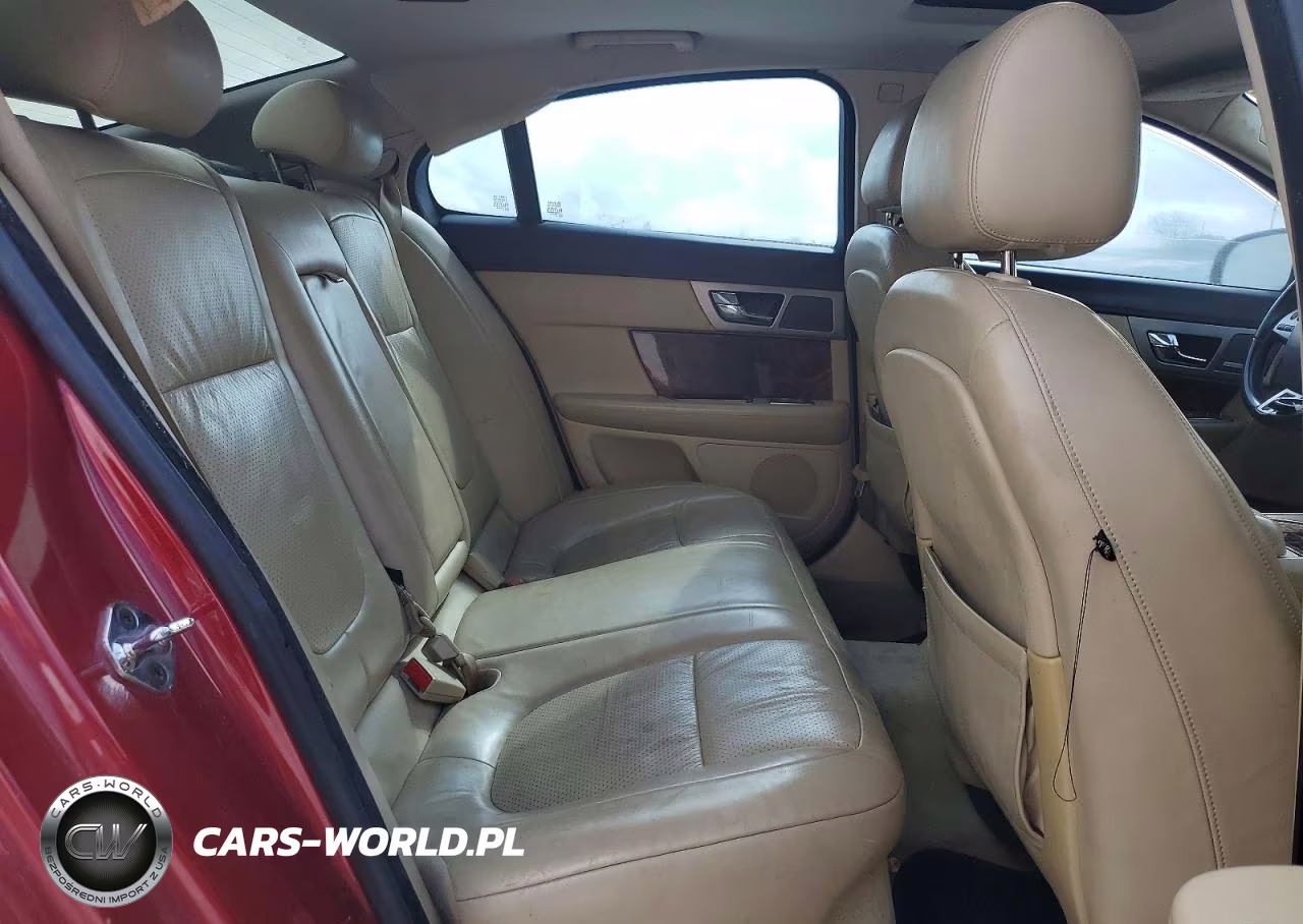 JAGUAR XF VIN:SAJWA06B59HR05611 - 10