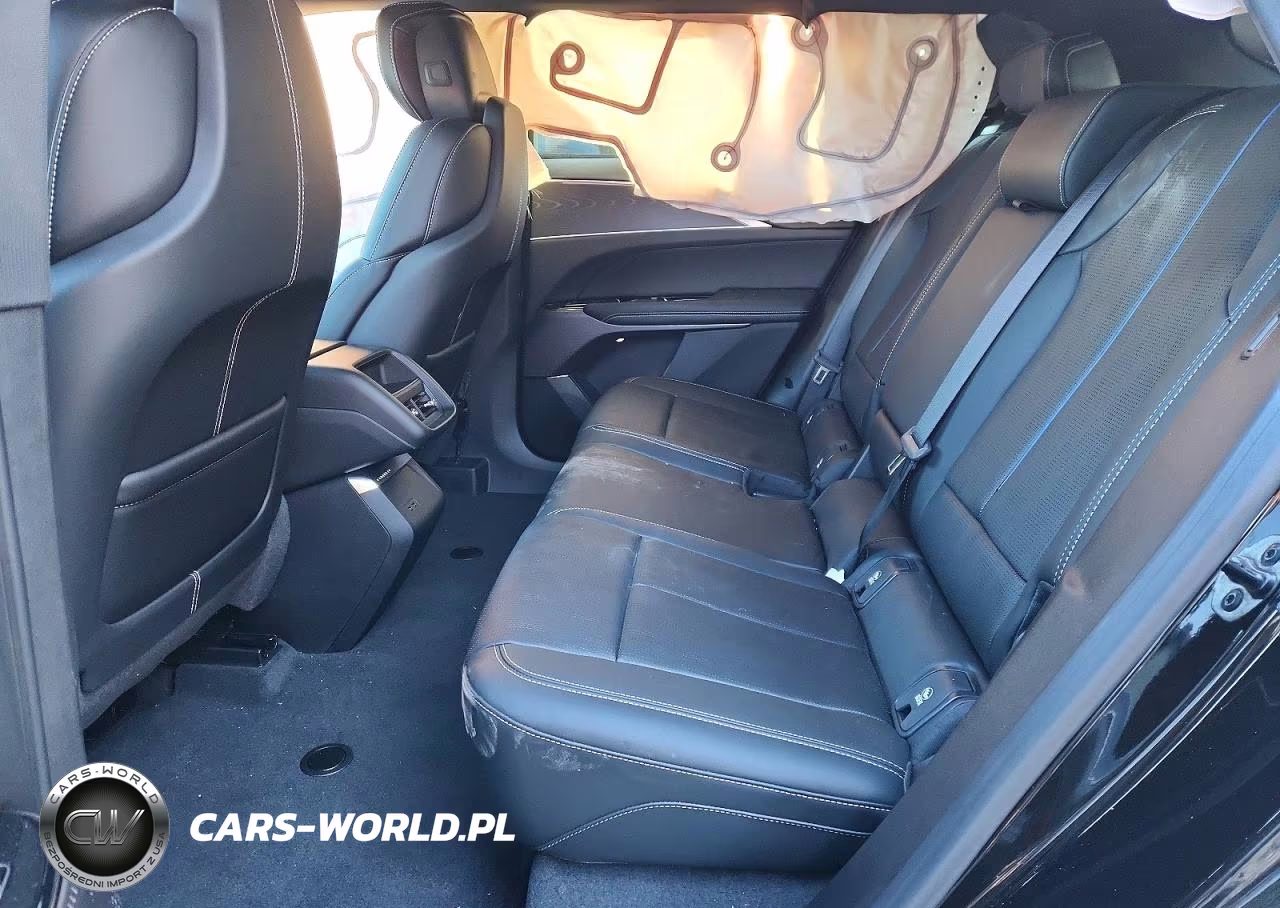 2025 Cadillac Lyriq Luxury VIN:1GYKPNRL0SZ313184 - 11