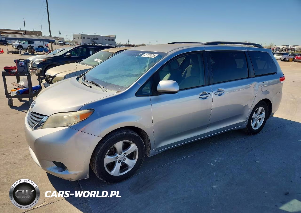 2012 Toyota Sienna Le 8-Passenger – zdjęcie 1 z 13