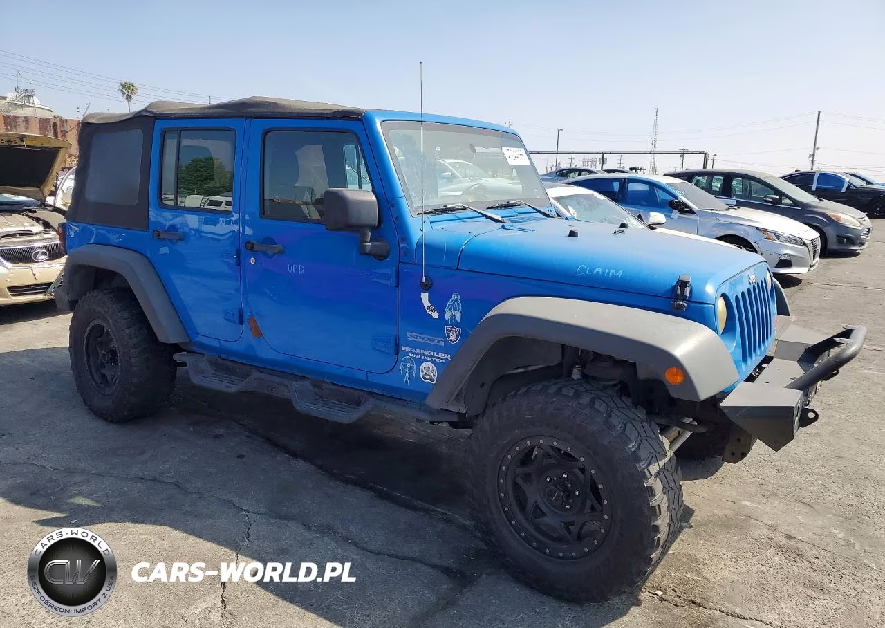 2012 Jeep Wrangler Unlimited Sport VIN:1C4BJWDGXCL138776 - 4
