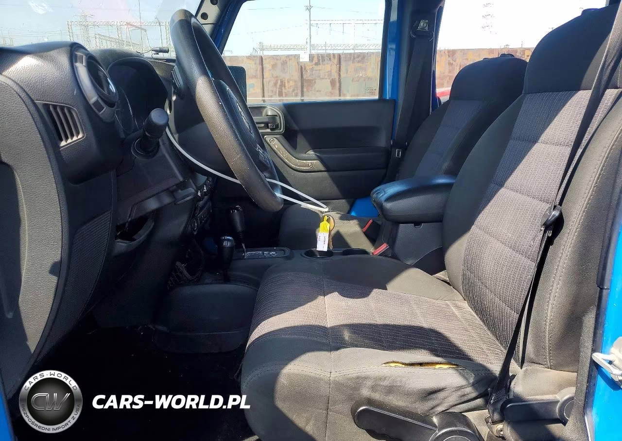 2012 Jeep Wrangler Unlimited Sport VIN:1C4BJWDGXCL138776 - 7