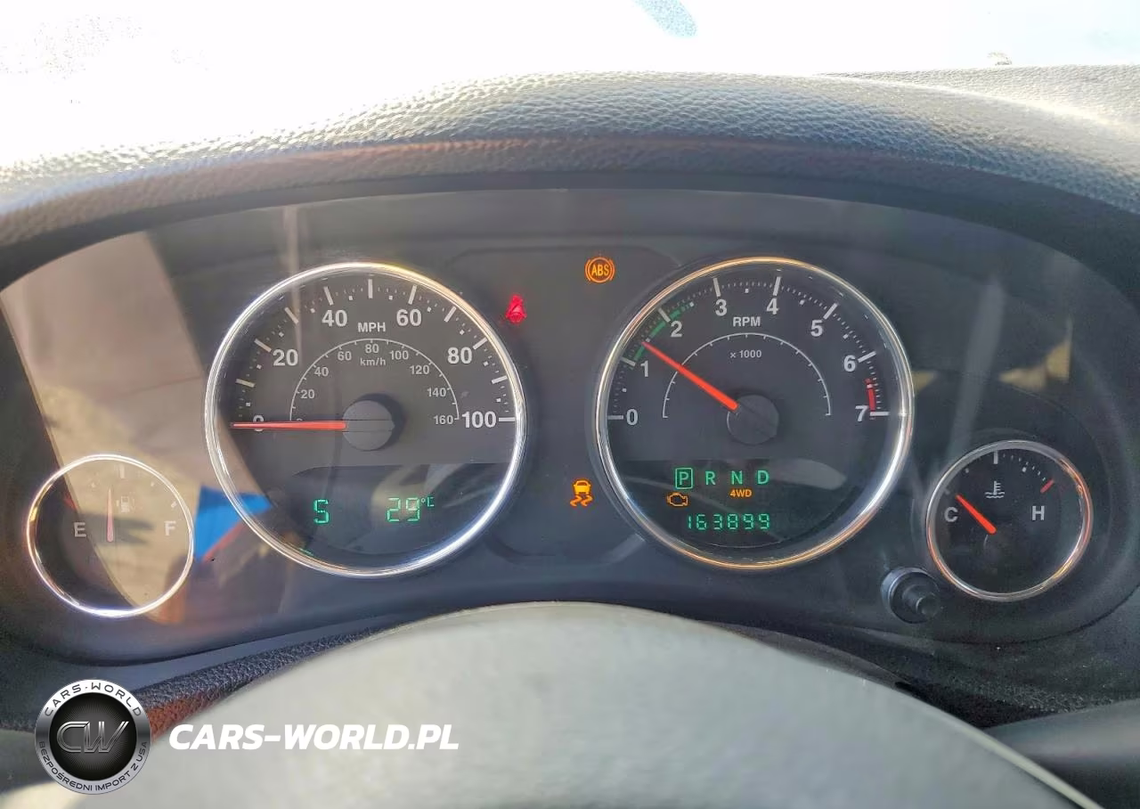 2012 Jeep Wrangler Unlimited Sport VIN:1C4BJWDGXCL138776 - 9