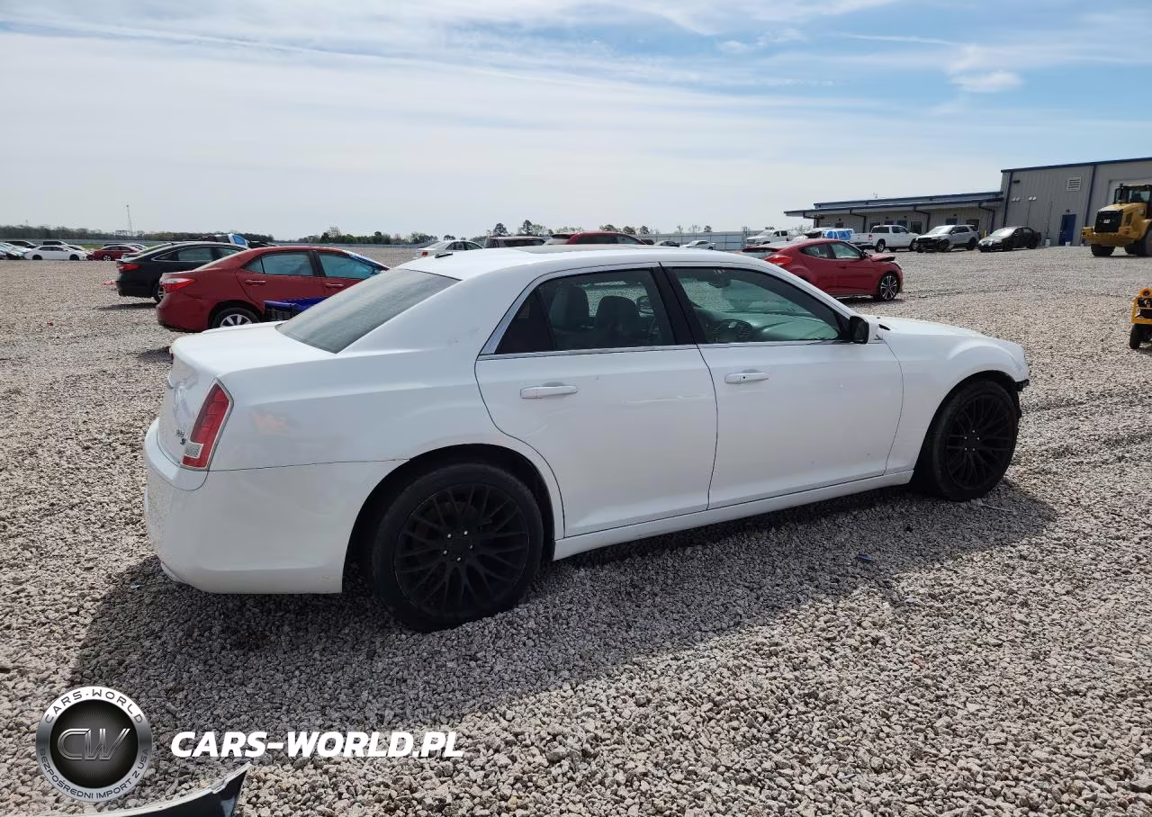 2014 Chrysler 300 S VIN:2C3CCABG4EH144257 - 3
