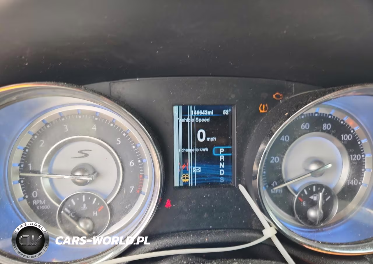 2014 Chrysler 300 S VIN:2C3CCABG4EH144257 - 9