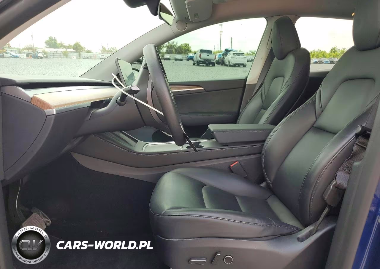 2025 Tesla Model Y VIN:7SAYGDED4SF249216 - 7