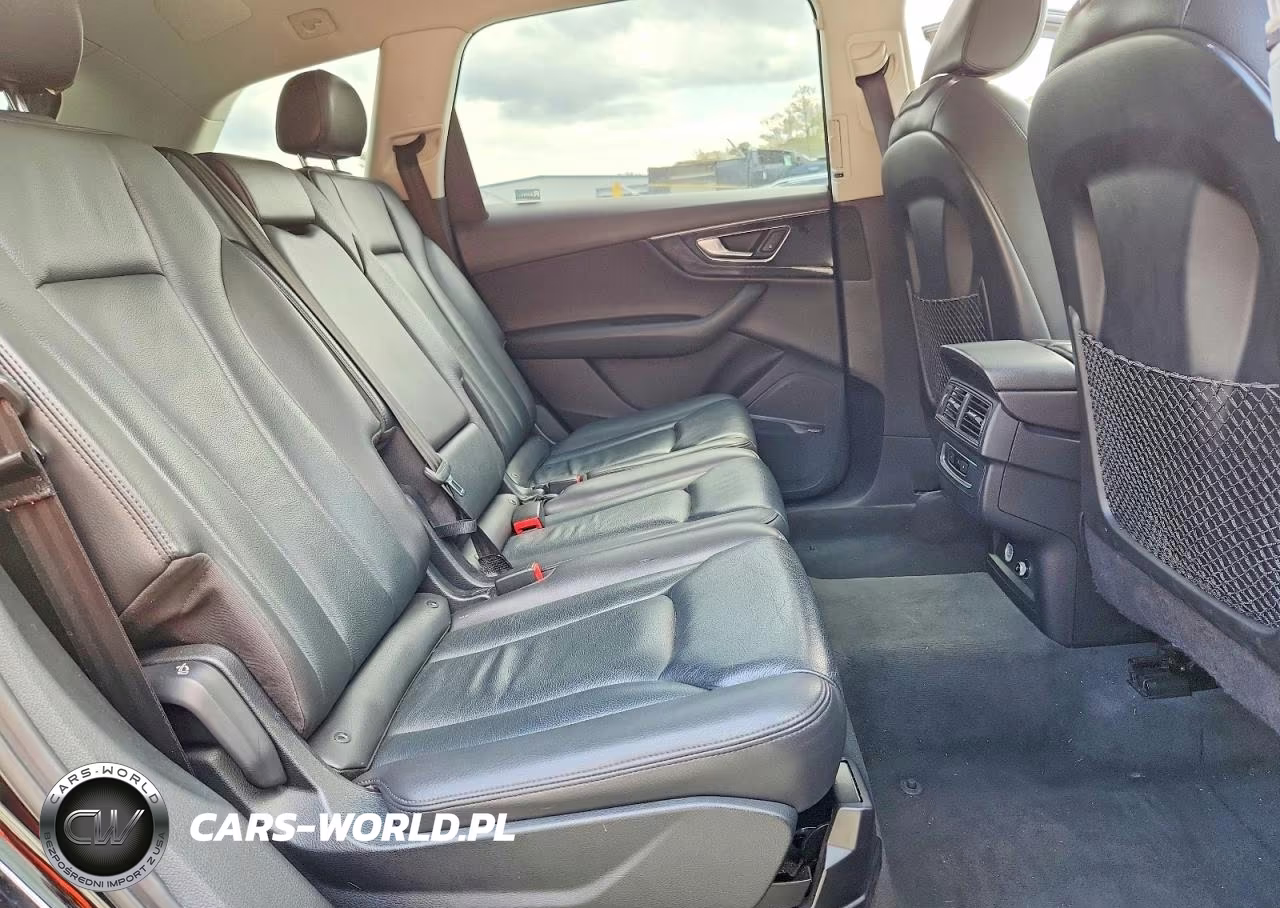 2018 Audi Q7 Premium Plus VIN:WA1LAAF77JD038303 - 11