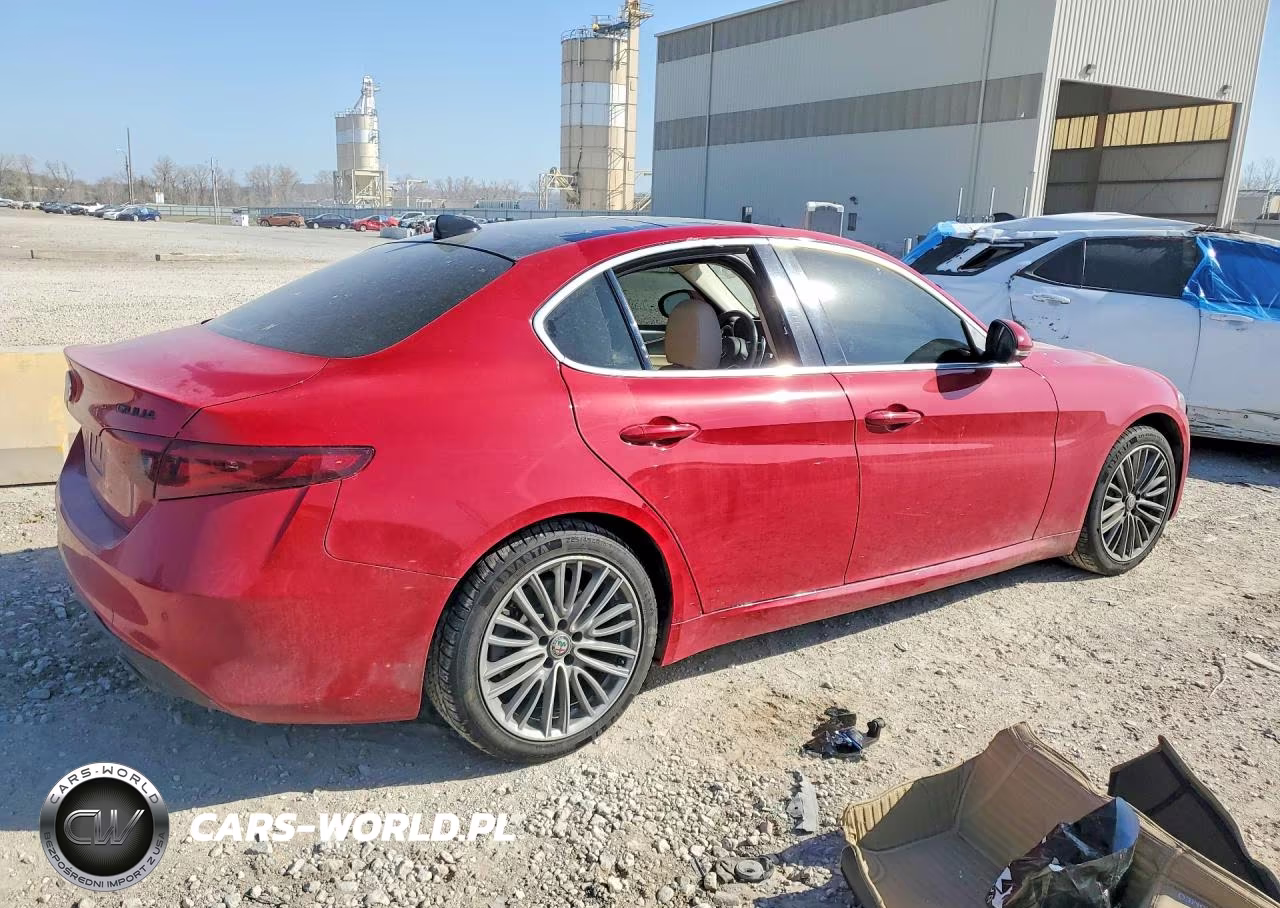 2017 Alfa Romeo Giulia Ti Q4 VIN:ZARFAEEN3H7537365 - 3