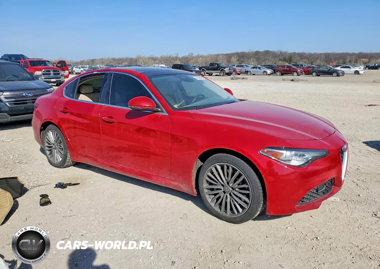 2017 Alfa Romeo Giulia Ti Q4 VIN:ZARFAEEN3H7537365 - 4