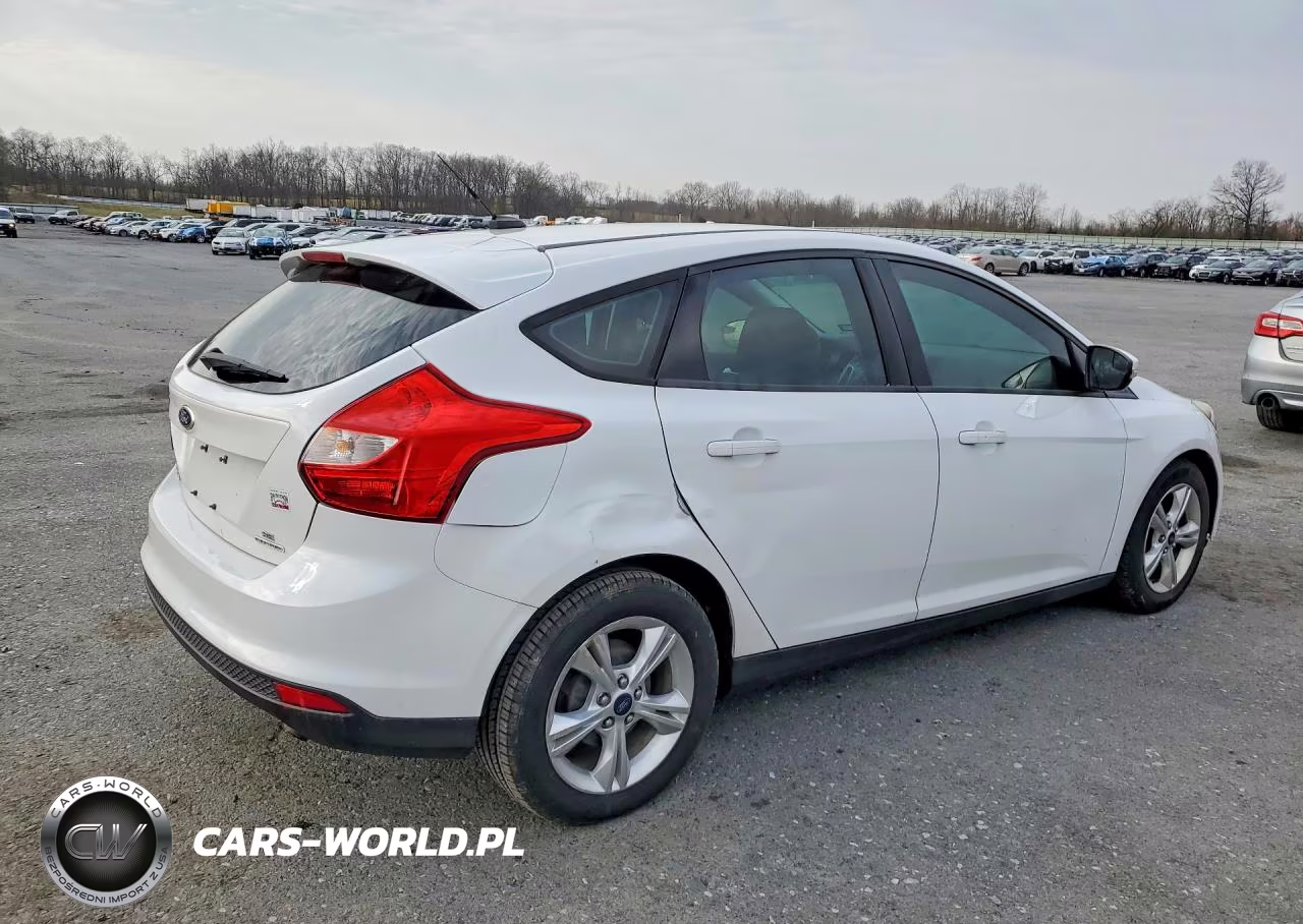 2014 Ford Focus Se VIN:1FADP3K27EL130270 - 3