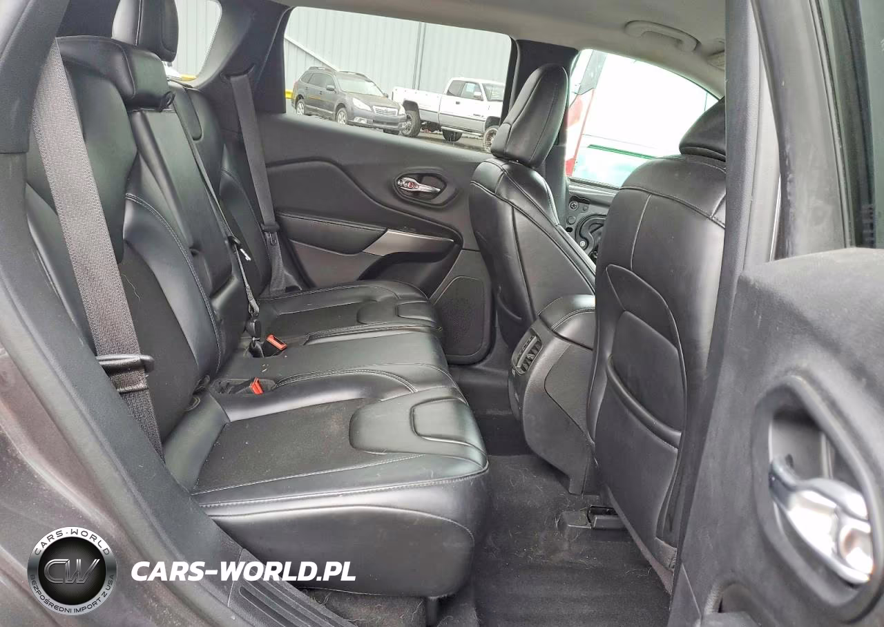 2019 Jeep Cherokee Latitude Plus VIN:1C4PJMLB1KD477922 - 10