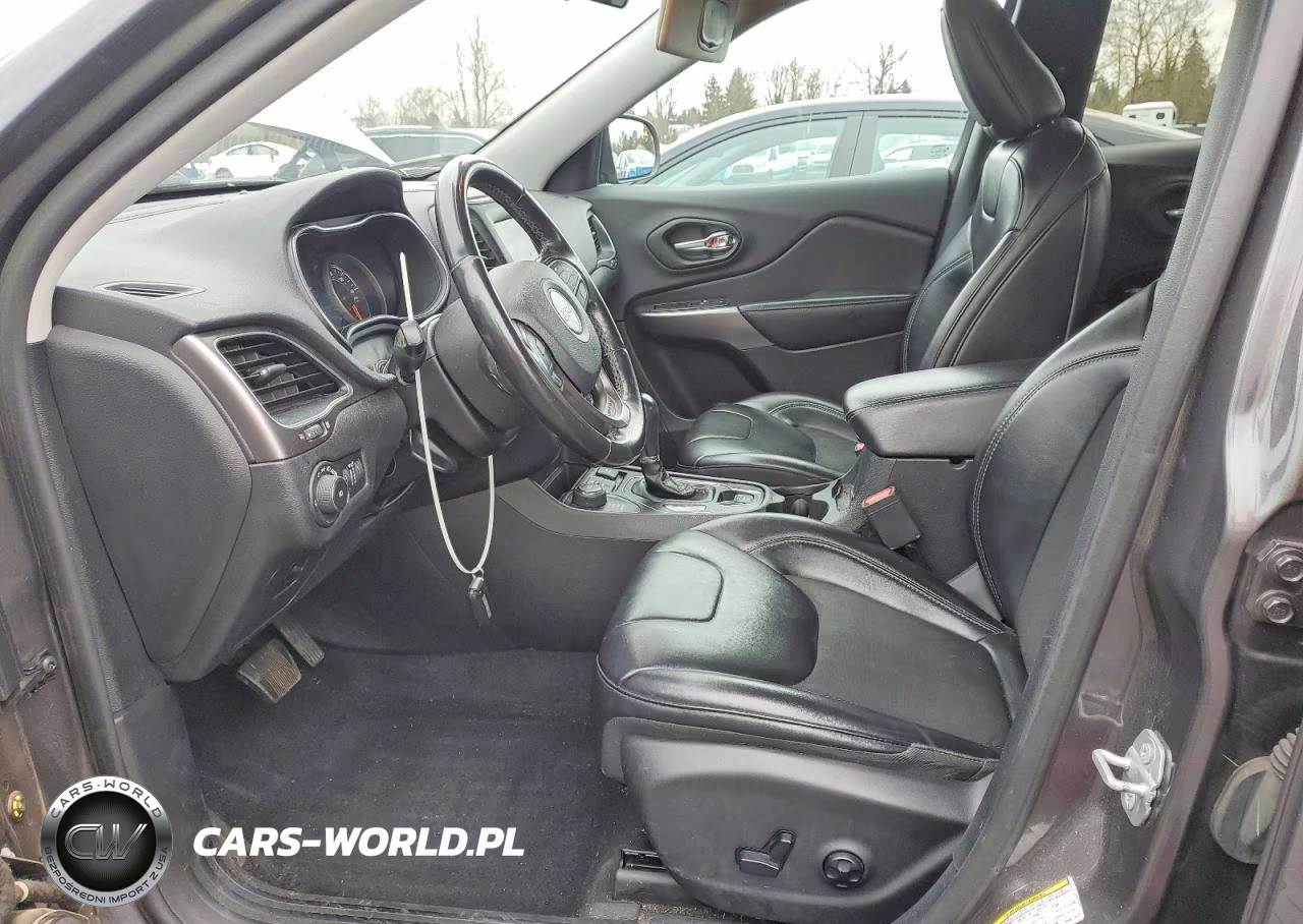 2019 Jeep Cherokee Latitude Plus VIN:1C4PJMLB1KD477922 - 7