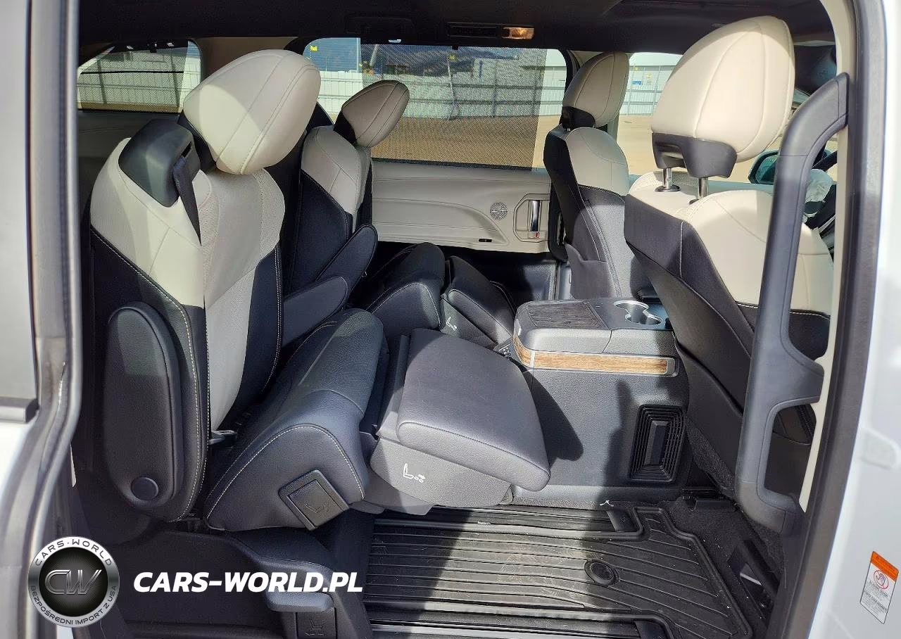 2025 Toyota Sienna Platinum 7-Passenger VIN:5TDESKFC6SS197379 - 11