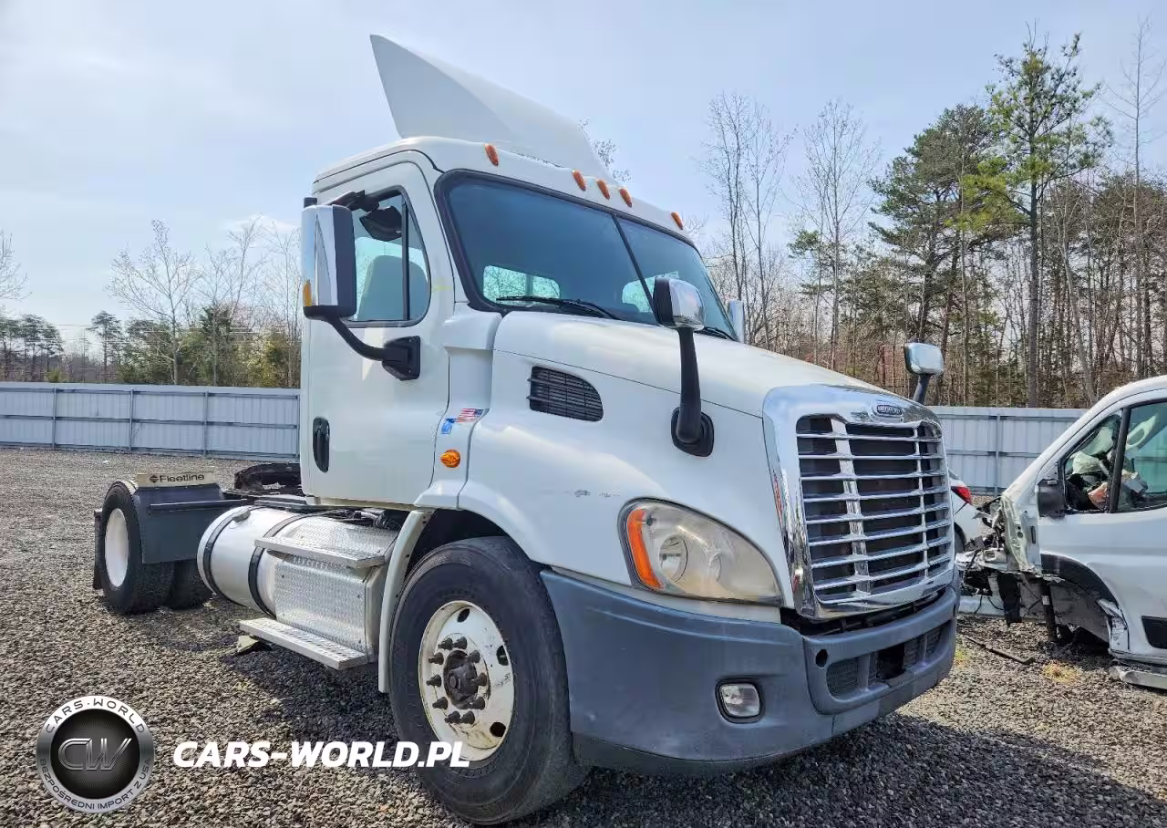 2018 Freightliner Cascadia 113 Semi Truck