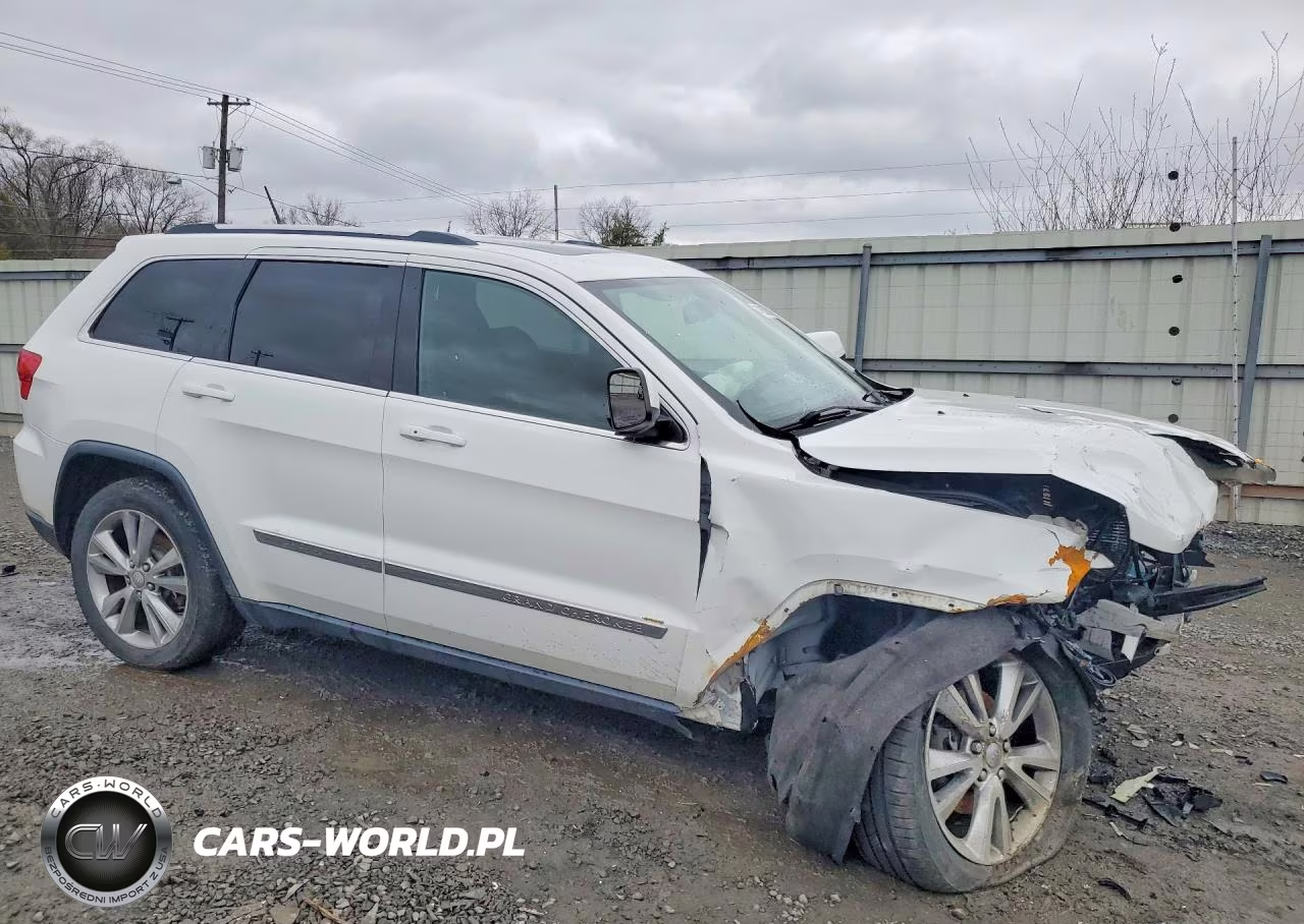 2013 Jeep Grand Cherokee Laredo VIN:1C4RJFAG2DC633283 - 4
