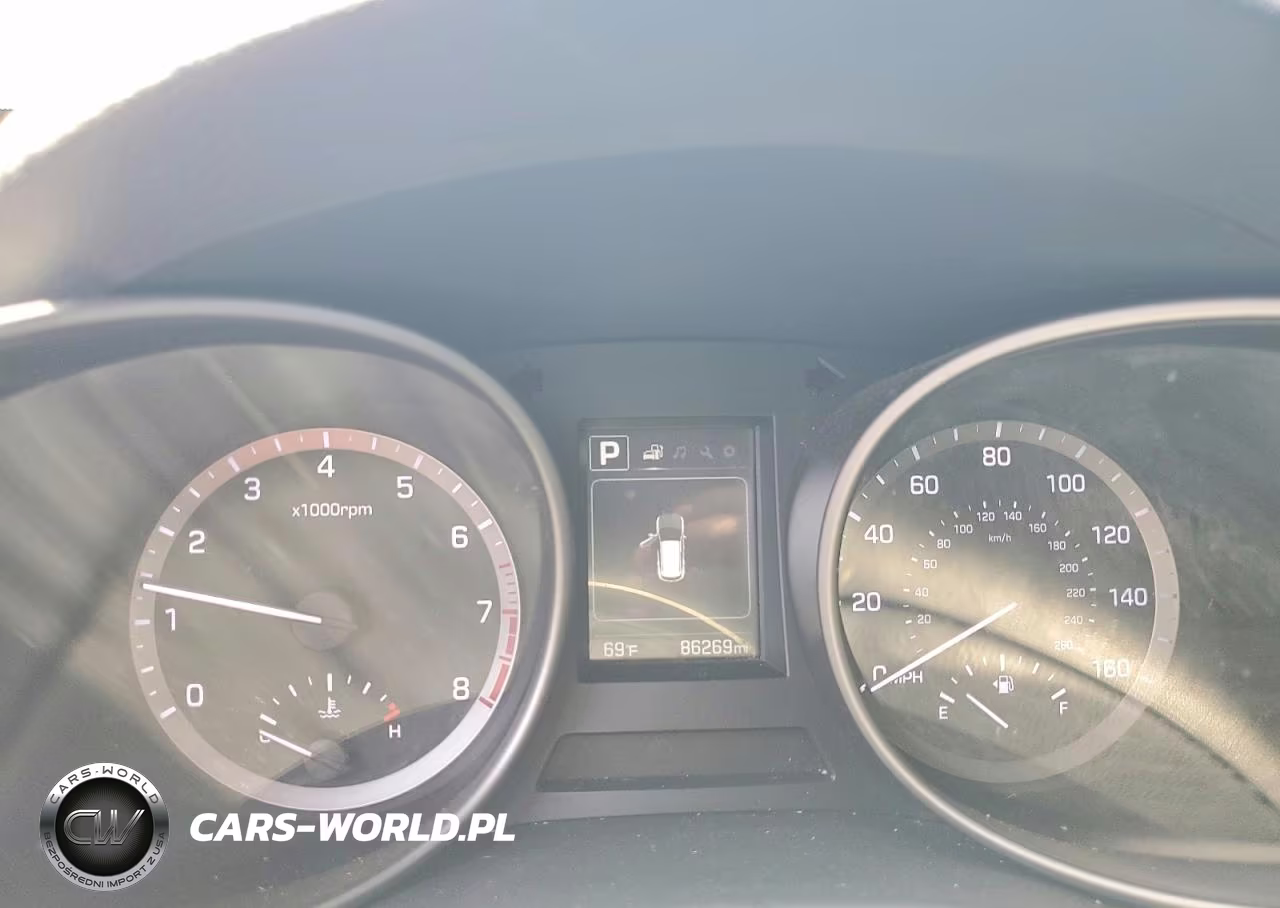 2018 Hyundai Santa Fe Se VIN:KM8SMDHFXJU257914 - 9