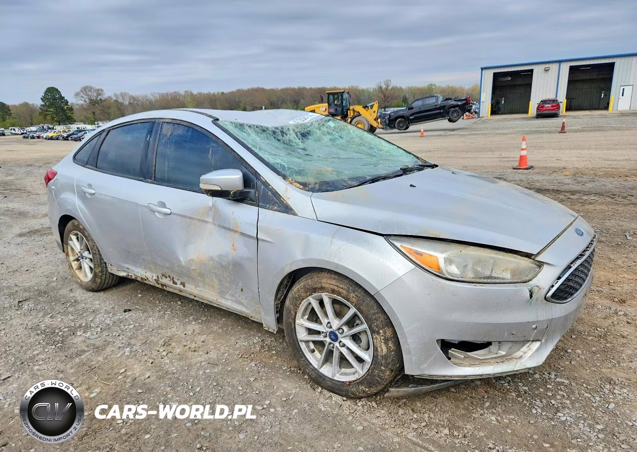 2015 Ford Focus Se VIN:1FADP3F28FL252728 - 4