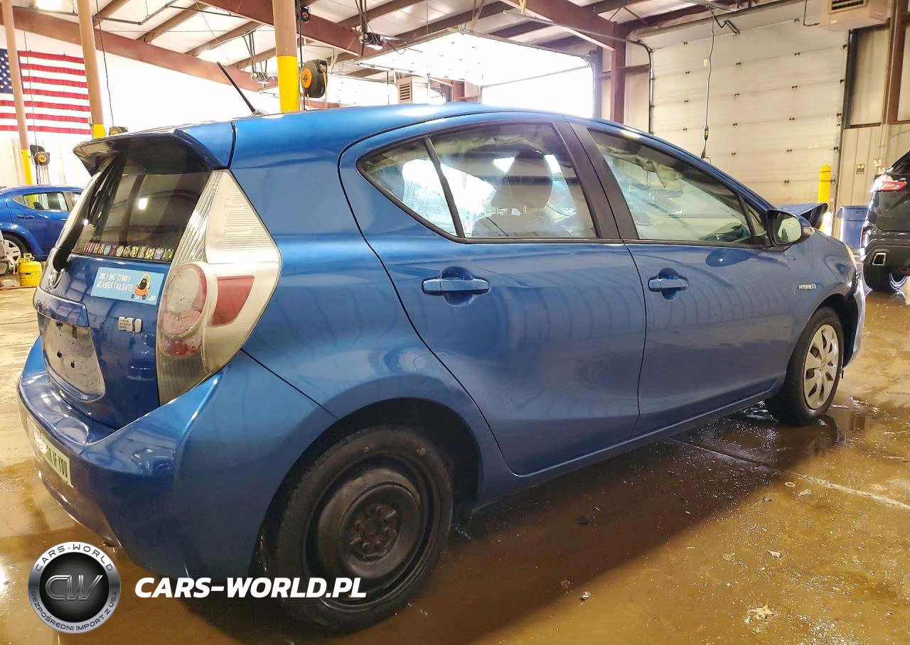2013 Toyota Prius C Two VIN:JTDKDTB31D1534873 - 3
