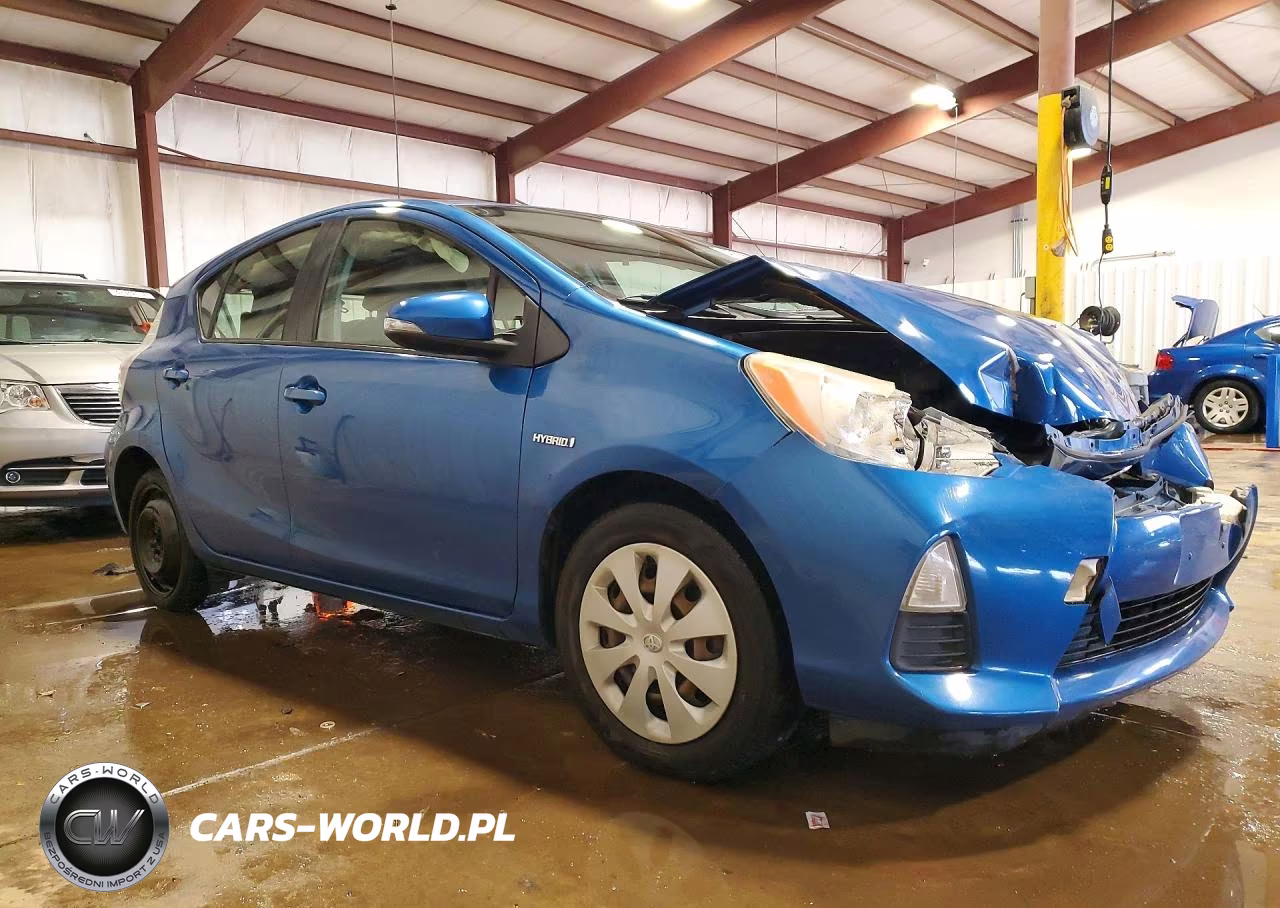 2013 Toyota Prius C Two VIN:JTDKDTB31D1534873 - 4