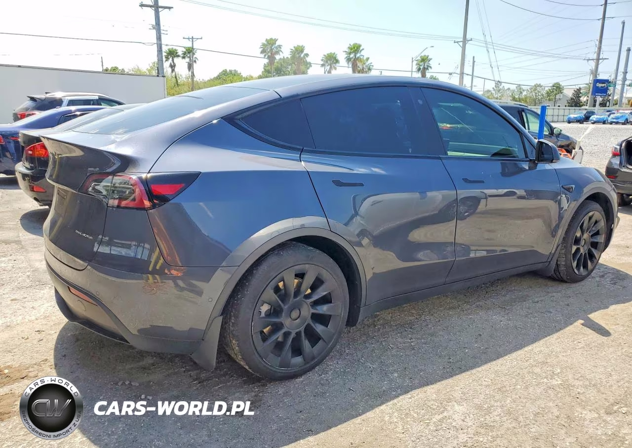 2020 Tesla Model Y VIN:5YJYGDEE7LF022724 - 3