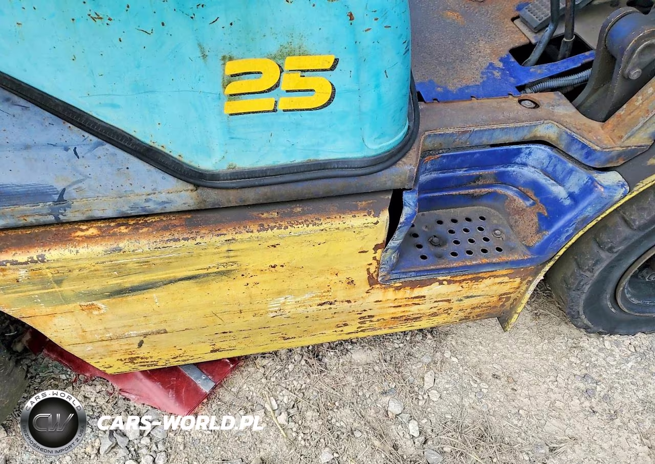 1999 Komatsu Forklift VIN:506139A - 9